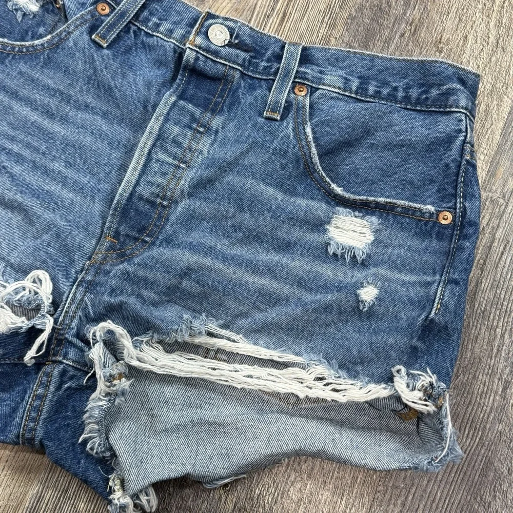 Levis 501 High Rise Jean Shorts Womens W31 Blue Denim Button Fly Distressed Hem
